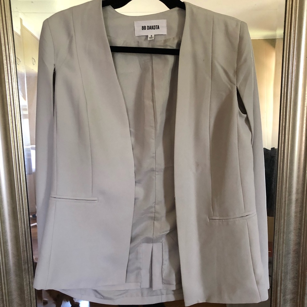 B.B. DAKOTA OPEN BLAZER.